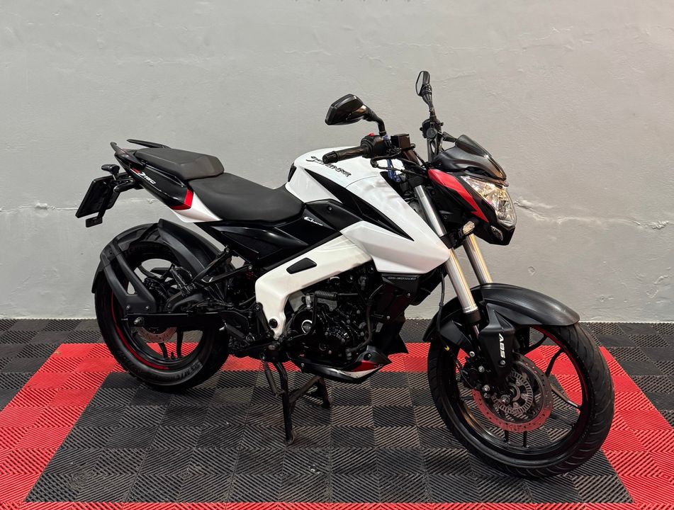 BAJAJ DOMINAR 160