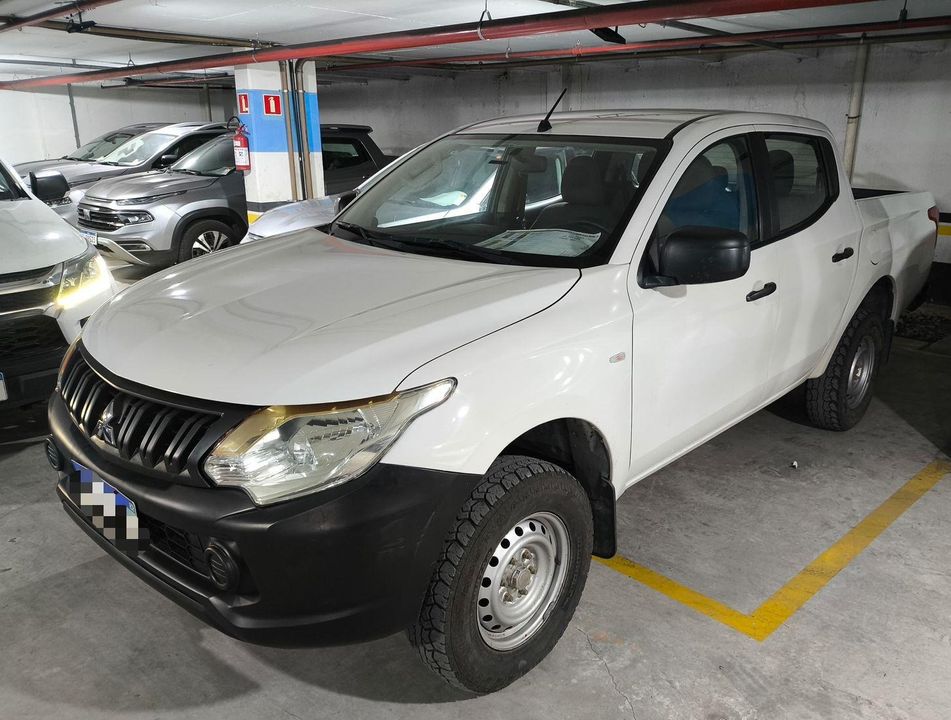 Mitsubishi L200 Tri. Outd. GLX 2.4 CD 4x4 Die. Mec.