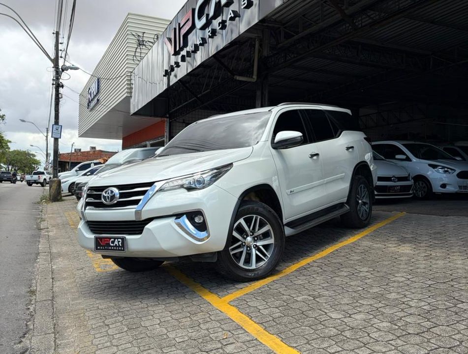 Toyota Hilux SW4 SRX 4x4 2.8 TDI 16V Dies. Aut.