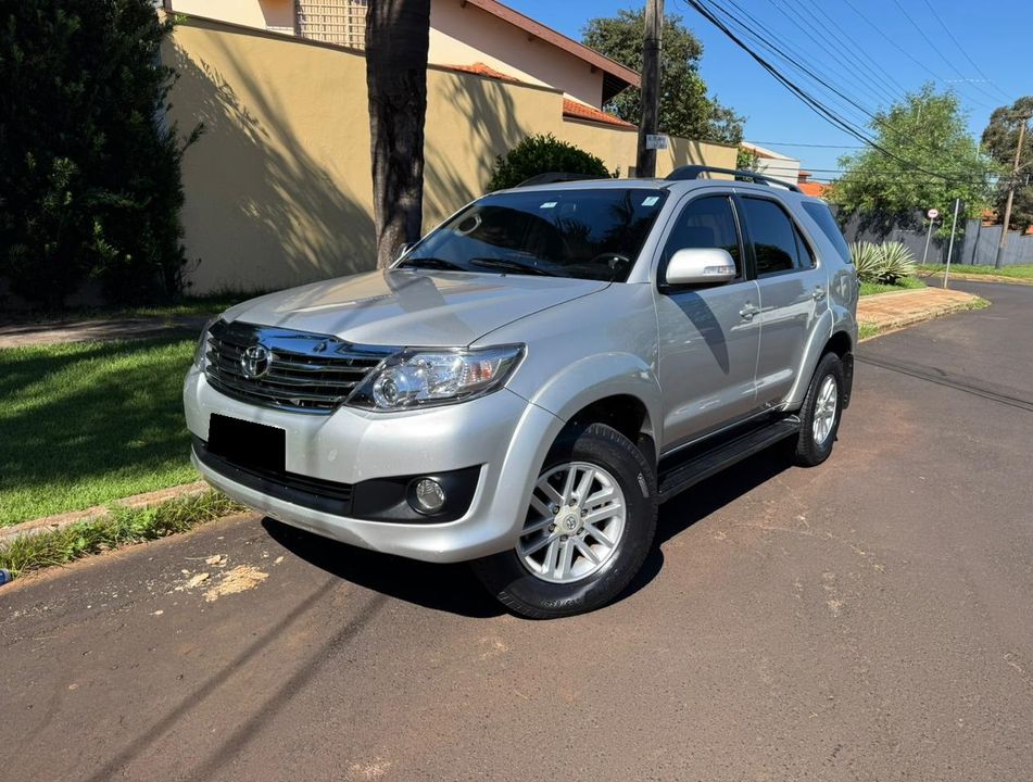 Toyota Hilux SW4 SR 4x2 2.7/ 2.7 Flex 16V Aut.