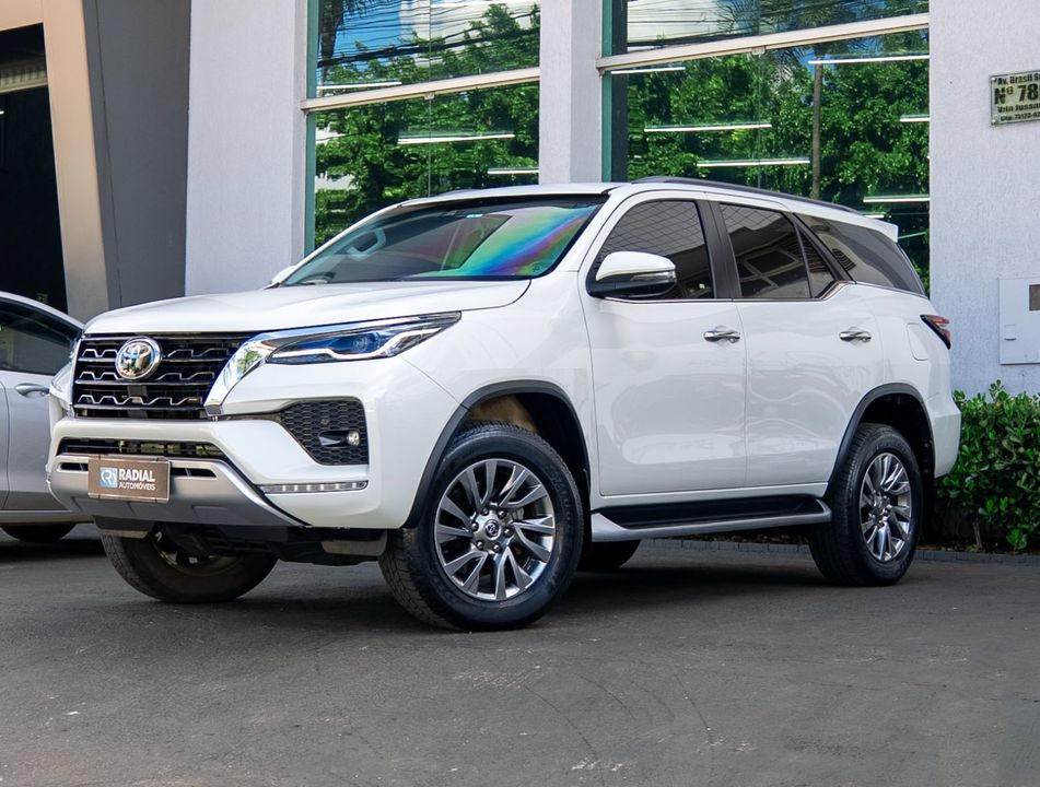 Toyota Hilux SW4 SRX 4x4 2.8 TDI 16V Dies. Aut.