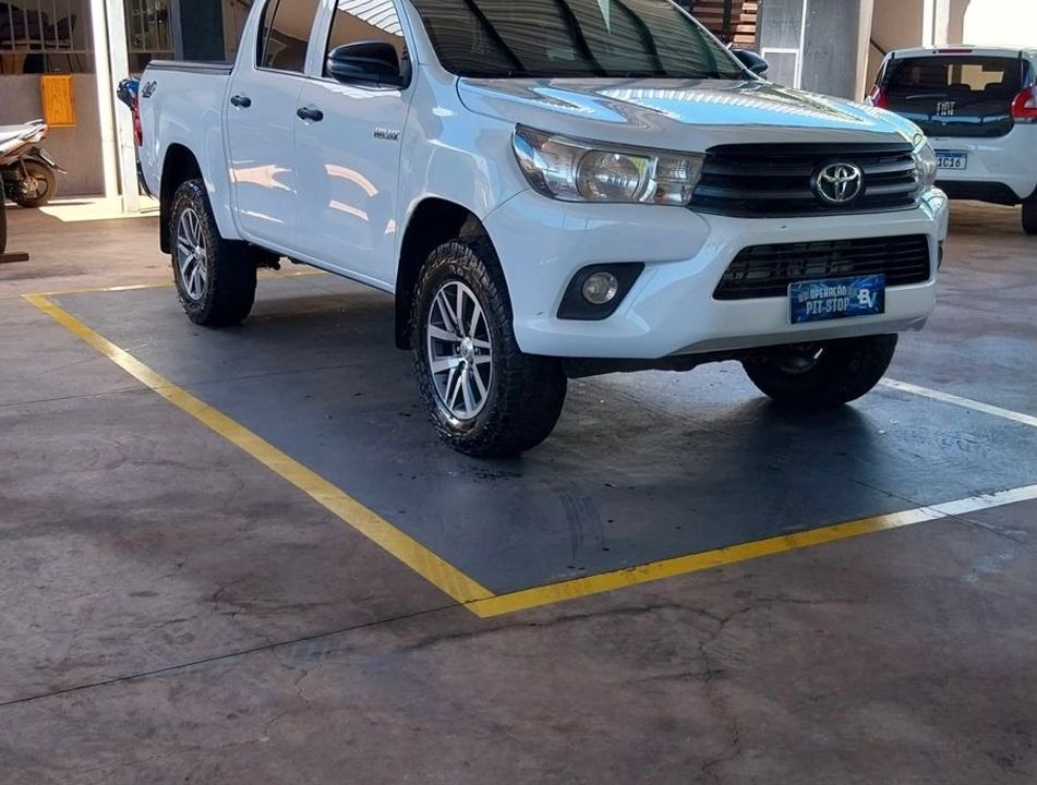 Toyota Hilux CD 4x4 2.8 Diesel Mec.