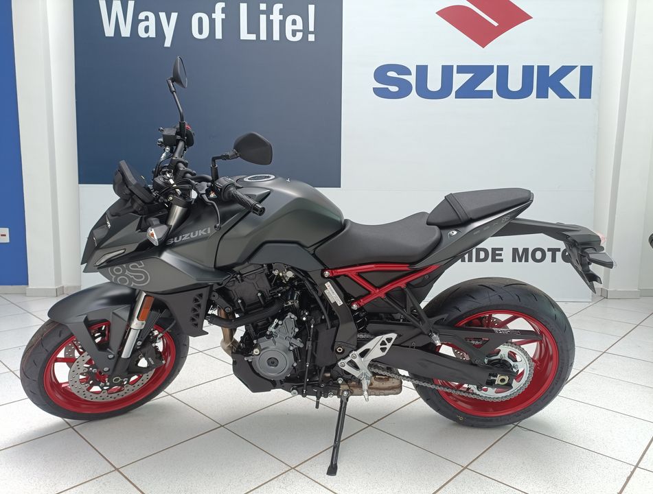 SUZUKI GSX-8S