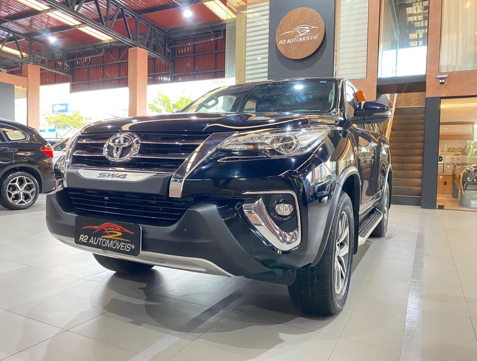 Toyota Hilux SW4 SRX 4x4 2.8 TDI 16V Dies. Aut.