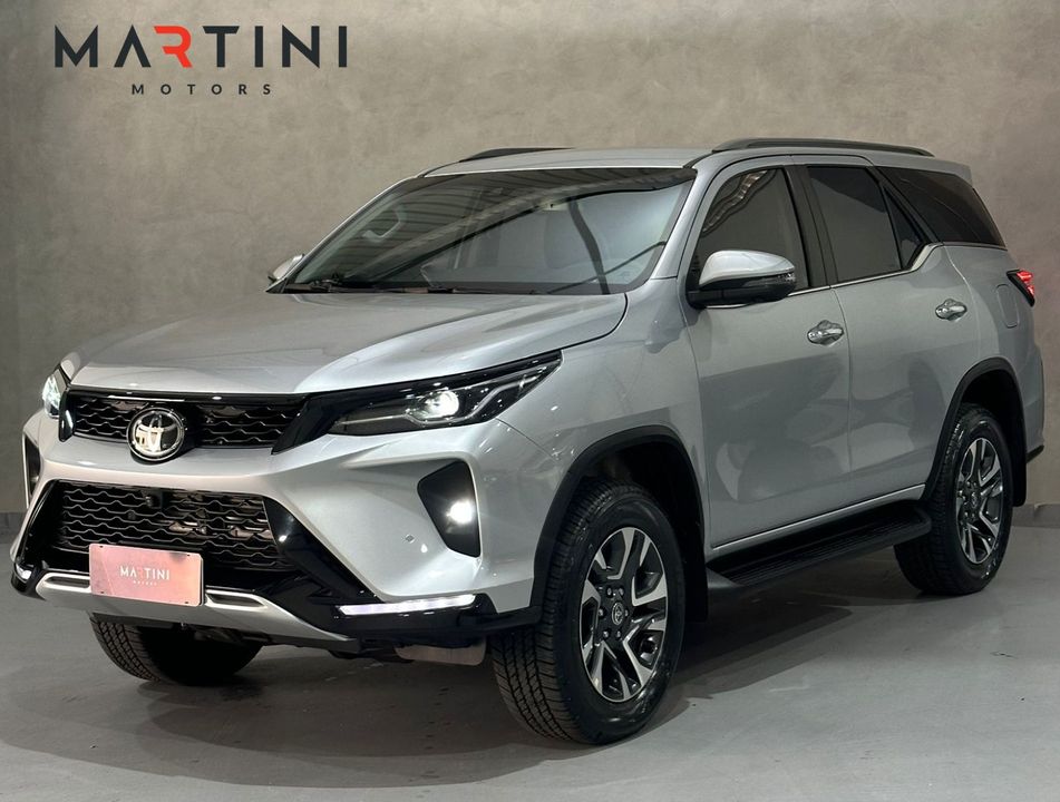 Toyota Hilux SW4 SRX Plat. 4x4 2.8 TB Die. Aut.