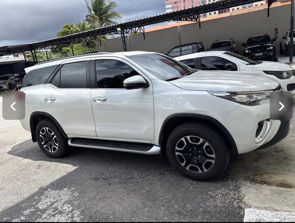 Toyota Hilux SW4 SRX Diamo. 4x4 2.8 TB Die Aut.