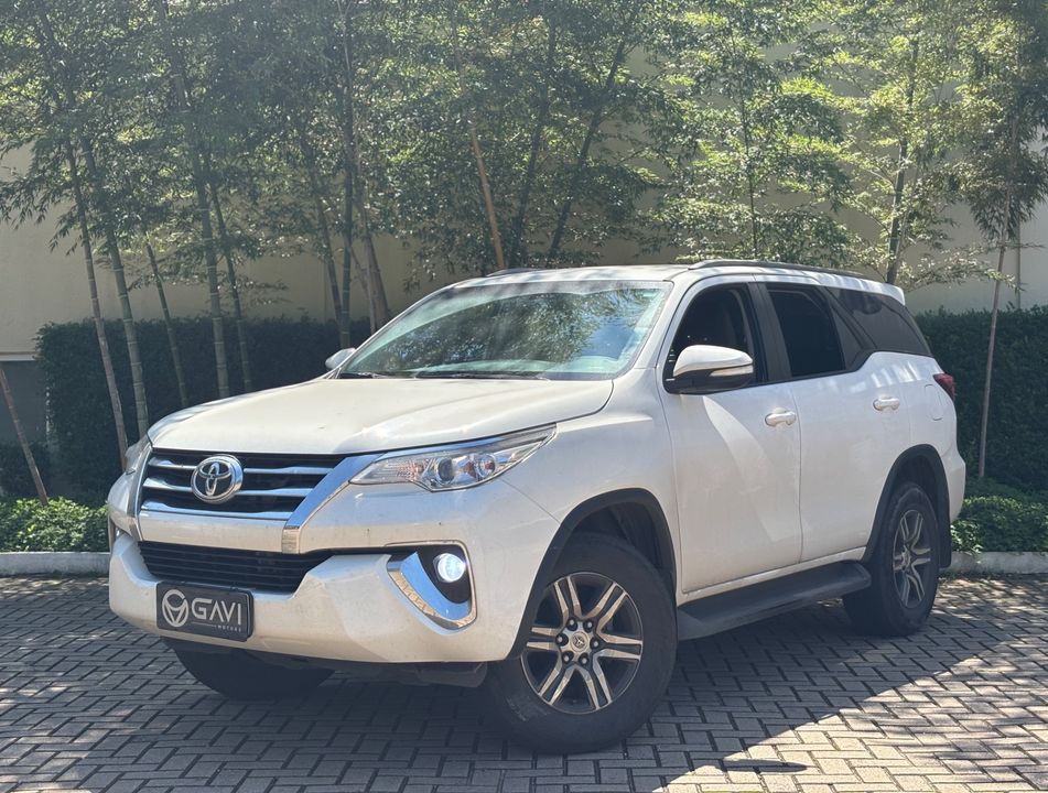 Toyota Hilux SW4 SR 4x2 2.7/ 2.7 Flex 16V Aut.