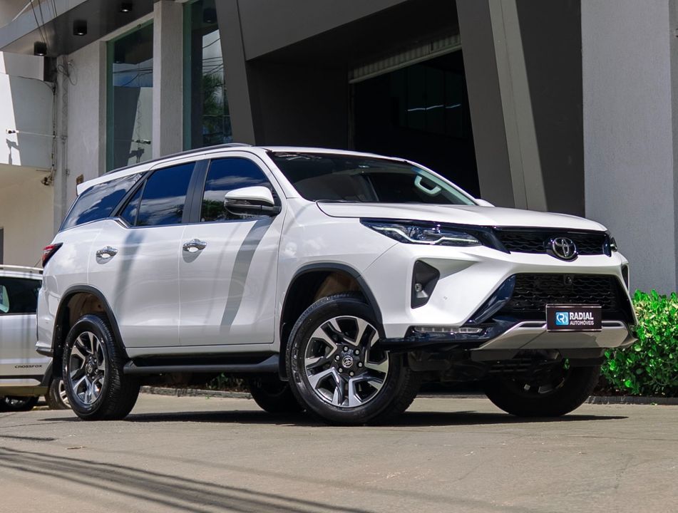 Toyota Hilux SW4 SRX Plat. 4x4 2.8 TB Die. Aut.