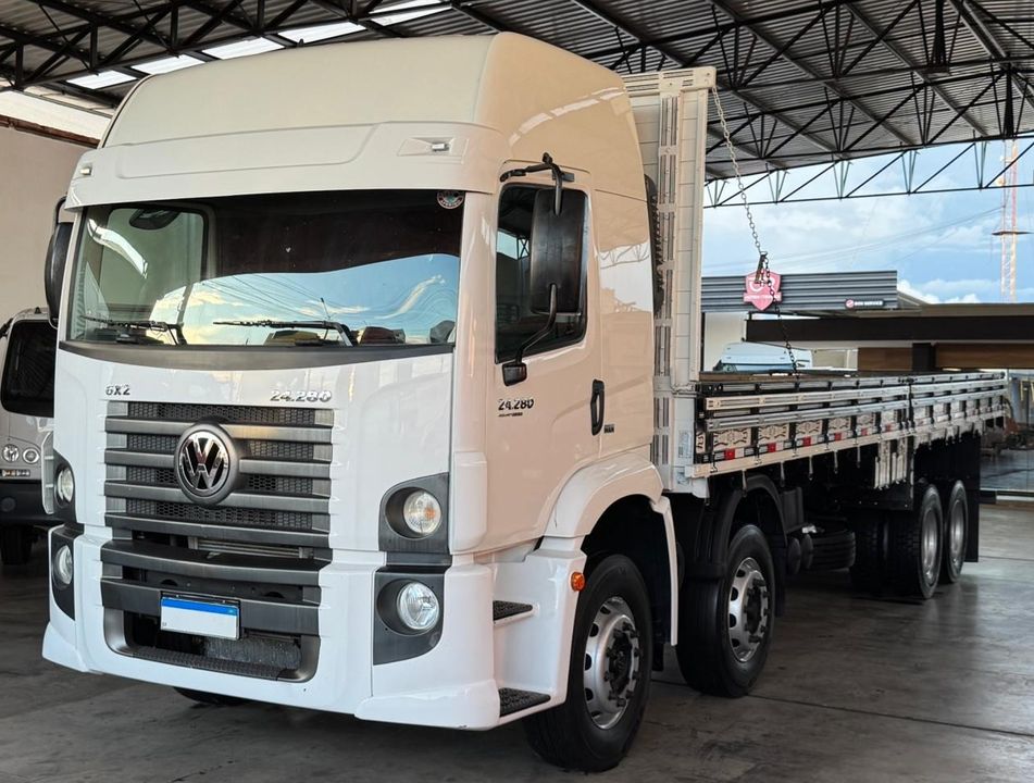 VOLKSWAGEN 24-280 E Constel. 6x2 2p (diesel)(E5)