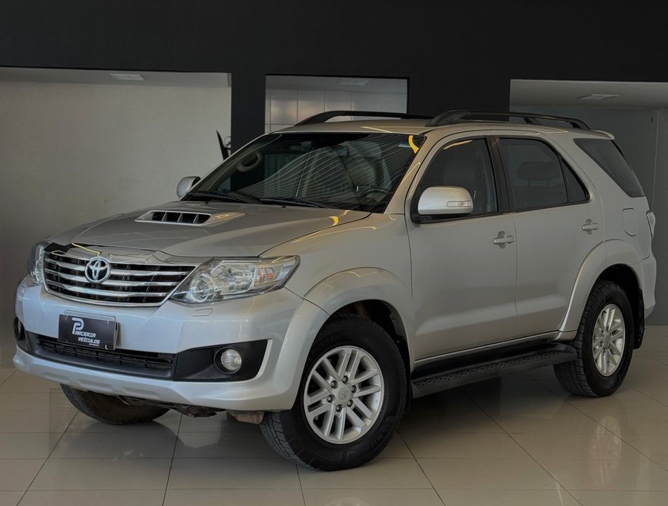 Toyota Hilux SW4 SRV D4-D 4x4 3.0 TDI Dies. Aut