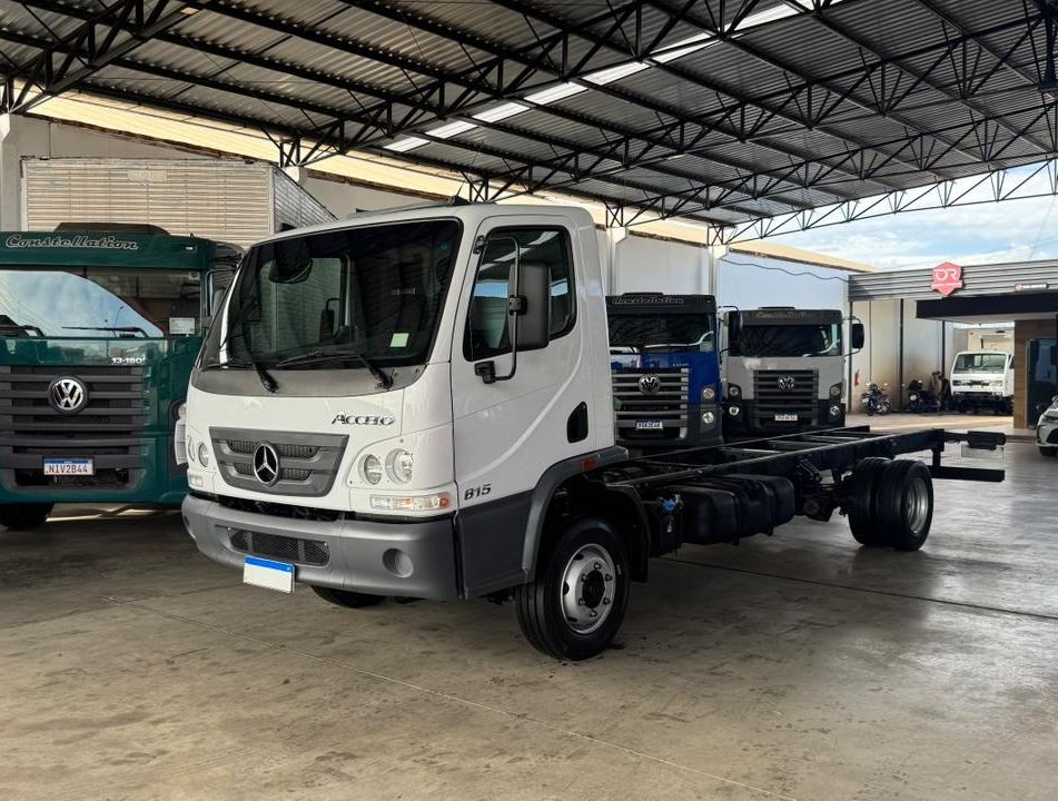 MERCEDES-BENZ Accelo 815 2p (diesel) (E5)