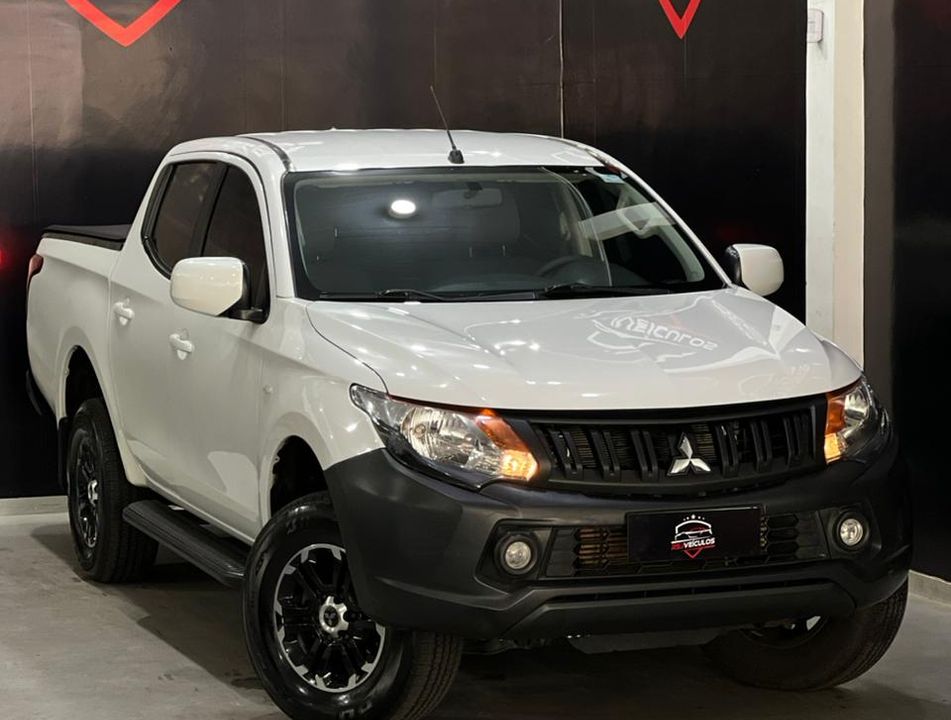 Mitsubishi L200 Tri. Outd. GLX 2.4 CD 4x4 Die. Mec.