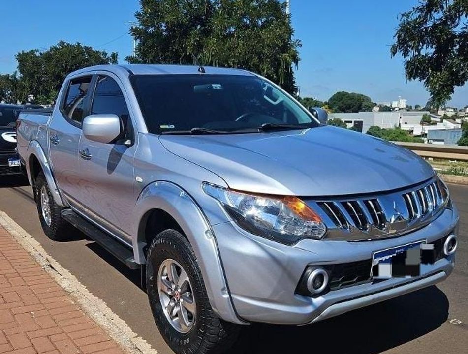 Mitsubishi L200 Tri. Outdo. GLS 2.4 CD 4x4 Die. Aut