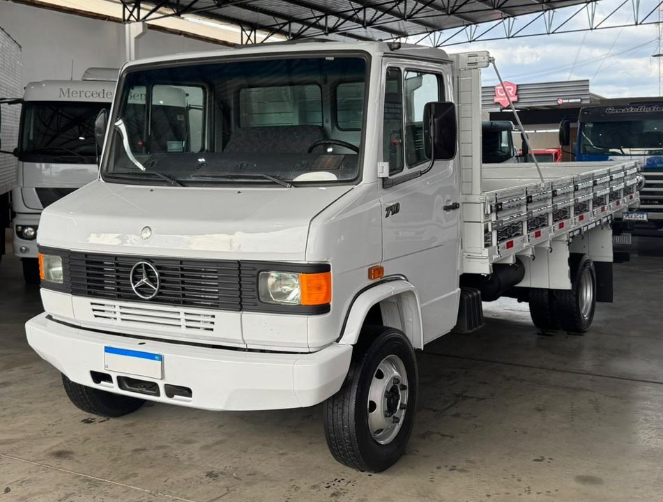 MERCEDES-BENZ 710/ 710 Plus 2p (diesel)