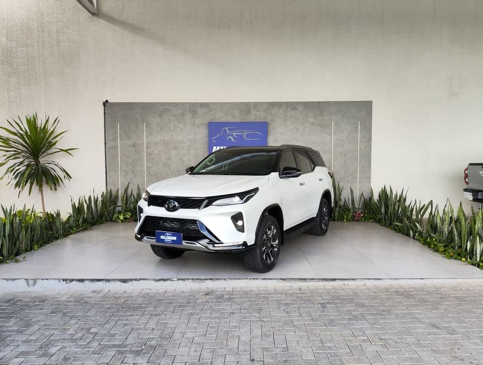 Toyota Hilux SW4 SRX Plat. 4x4 2.8 TB Die. Aut.