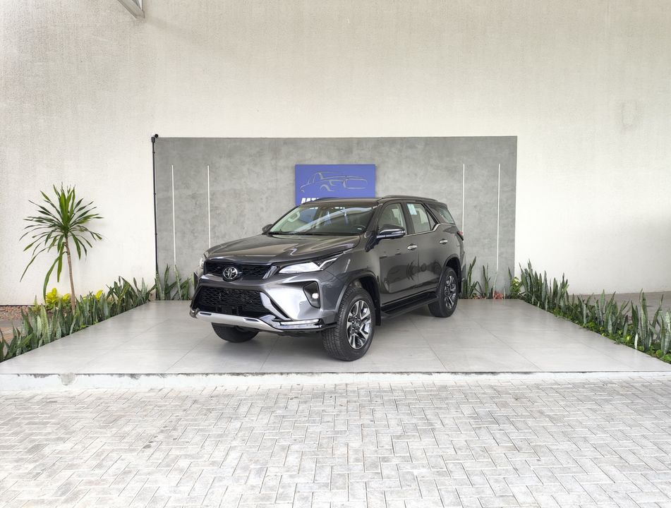 Toyota Hilux SW4 SRX Plat. 4x4 2.8 TB Die. Aut.