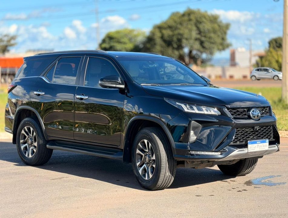 Toyota Hilux SW4 Diamond 2.8 TB 4x4 Die. Aut.