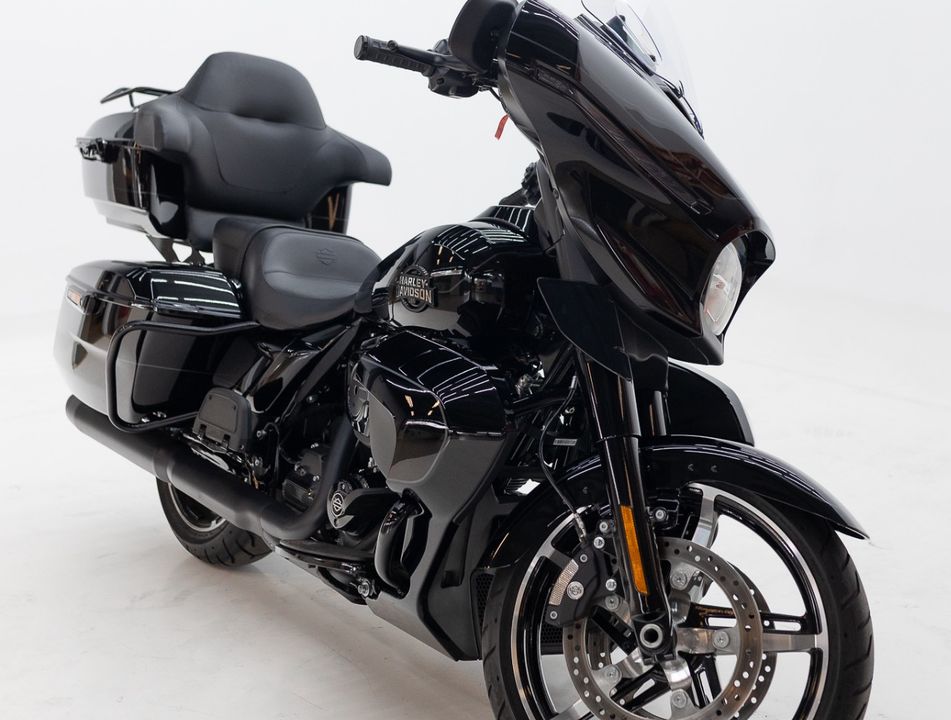 Harley STREET GLIDE ULTRA FLHXU