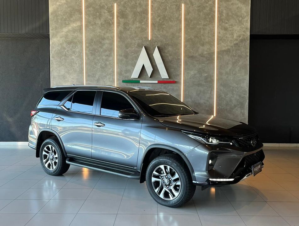 Toyota Hilux SW4 SRX 4x4 2.8 TDI 16V Dies. Aut.