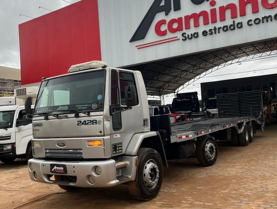 FORD CARGO 2428 E T 3-Eixos 2p (diesel)