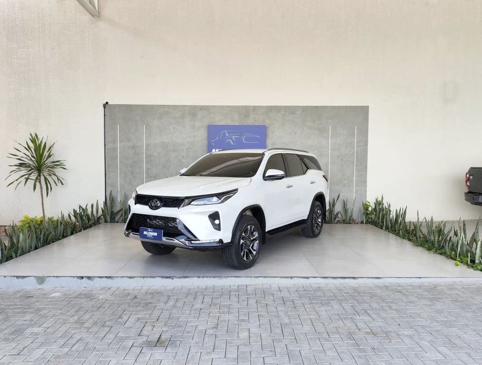 Toyota Hilux SW4 SRX Plat. 4x4 2.8 TB Die. Aut.