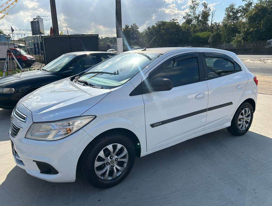 Chevrolet ONIX HATCH LT 1.0 8V FlexPower 5p Mec.