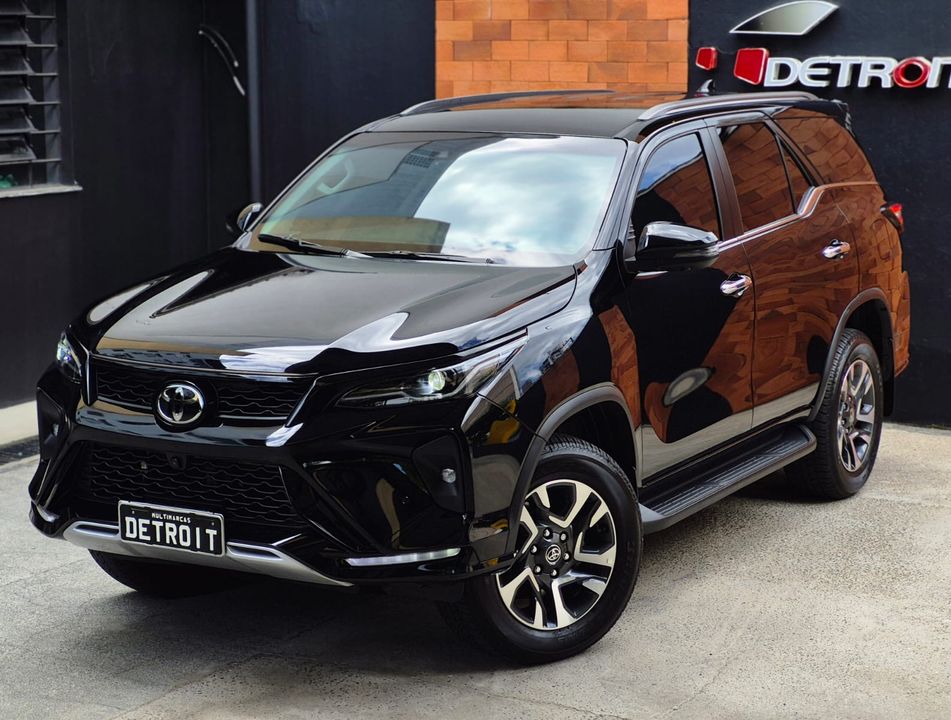 Toyota Hilux SW4 SRX Plat. 4x4 2.8 TB Die. Aut.