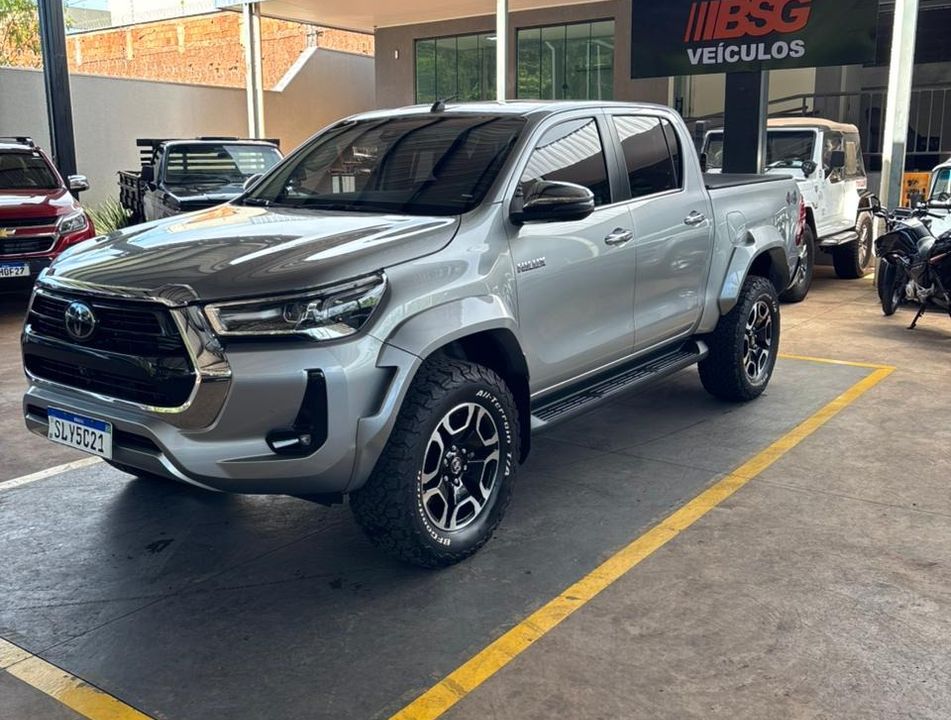 Toyota Hilux CD SRX Plus 4x4 2.8 TDI Die. Aut.