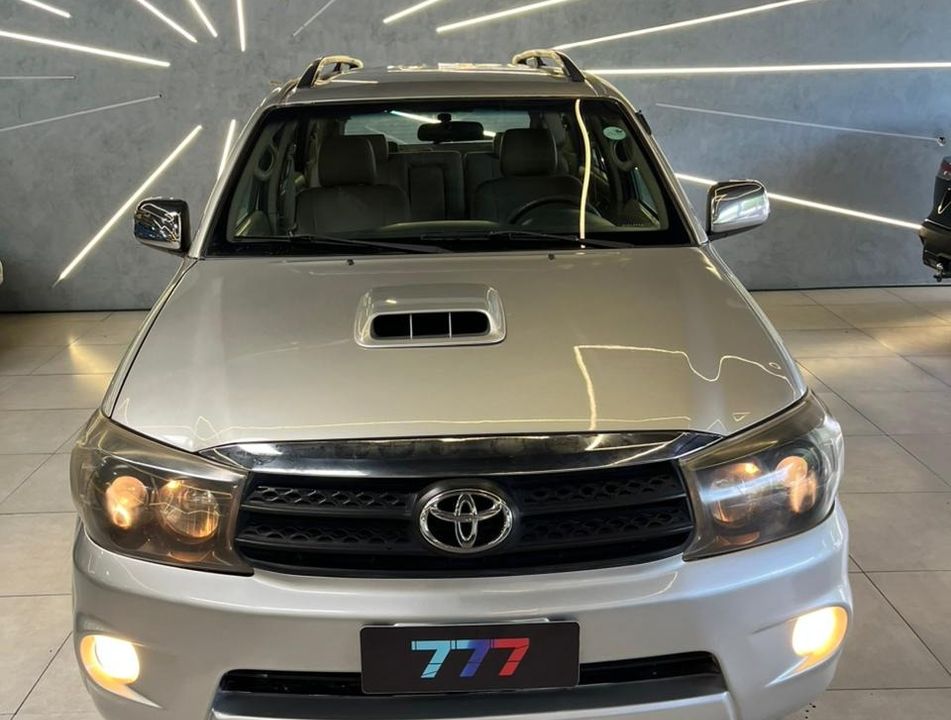 Toyota Hilux SW4 SRV D4-D 4x4 3.0 TDI Dies. Aut