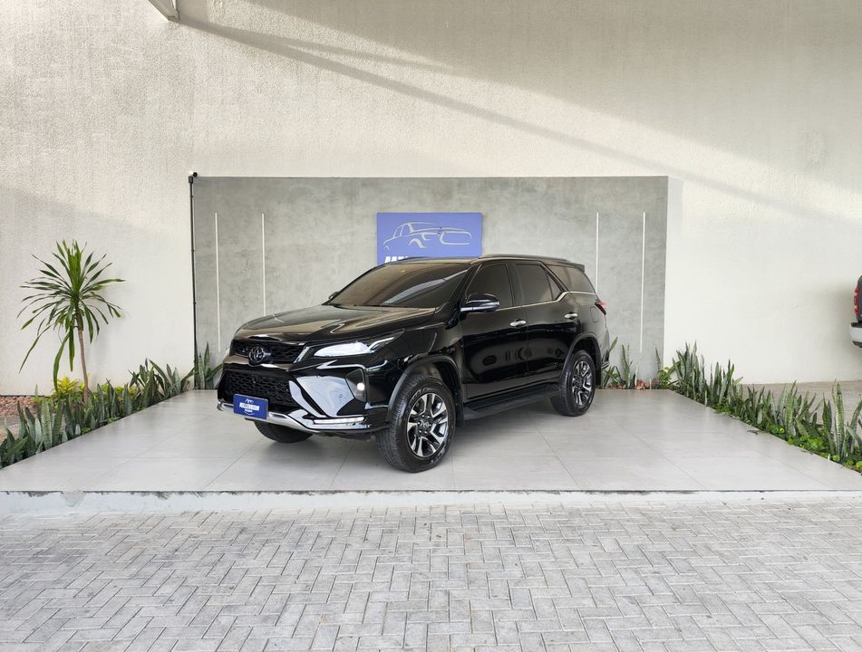 Toyota Hilux SW4 SRX Plat. 4x4 2.8 TB Die. Aut.