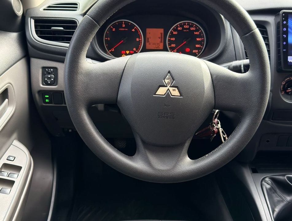 Mitsubishi L200 Tri. Outd. GLX 2.4 CD 4x4 Die. Mec.