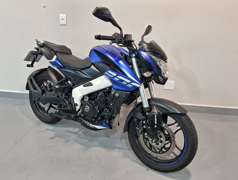 BAJAJ DOMINAR 200