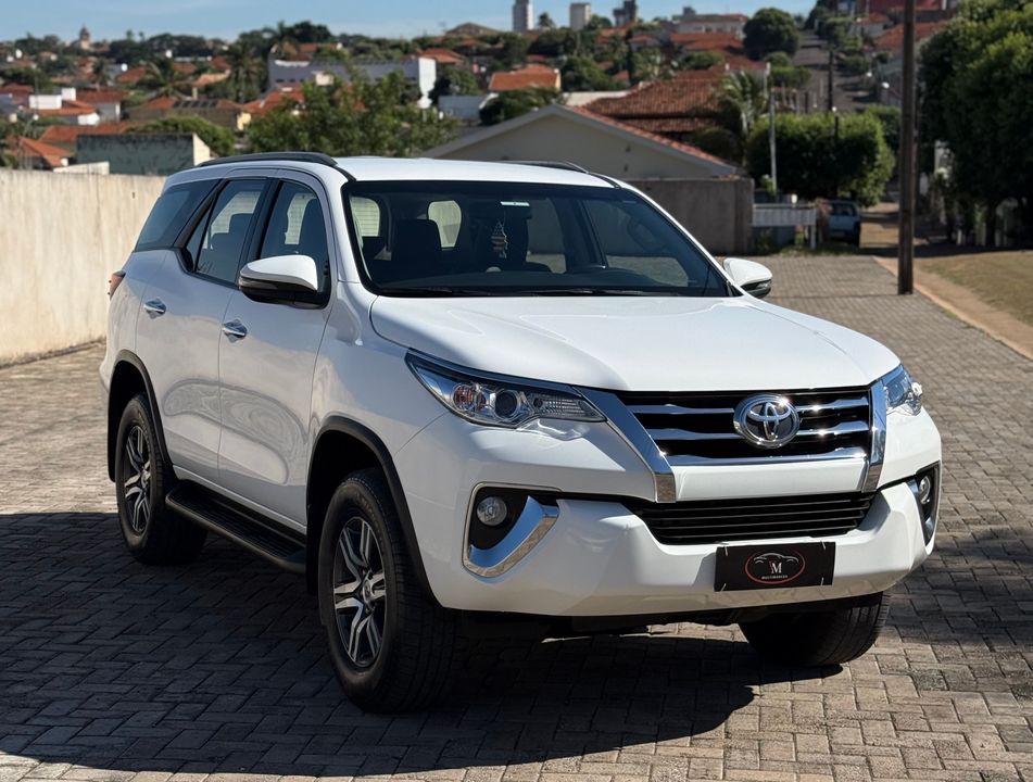 Toyota Hilux SW4 SRV 4x2 2.7 Flex 16V Aut.