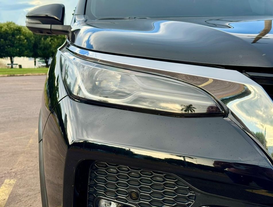 Toyota Hilux SW4 SRX 4x4 2.8 TDI 16V Dies. Aut.