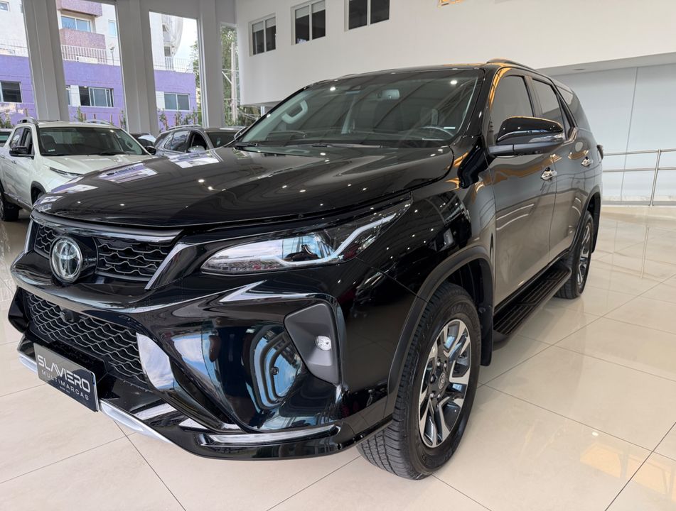 Toyota Hilux SW4 SRX Plat. 4x4 2.8 TB Die. Aut.