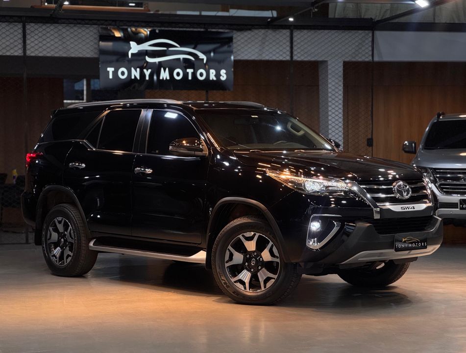 Toyota Hilux SW4 SRX Diamo. 4x4 2.8 TB Die Aut.