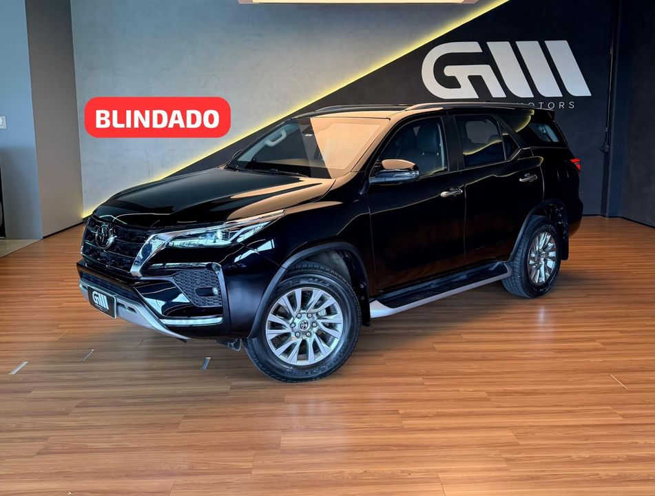 Toyota Hilux SW4 SRX 4x4 2.8 TDI 16V Dies. Aut.