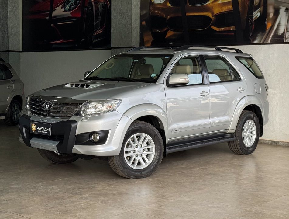 Toyota Hilux SW4 SRV D4-D 4x4 3.0 TDI Dies. Aut
