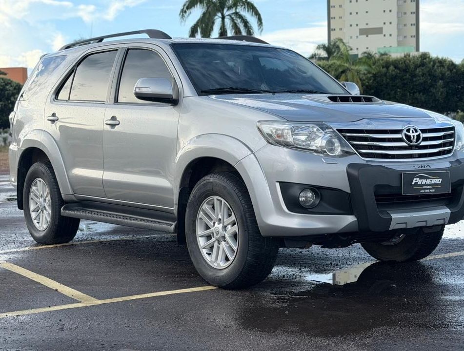 Toyota Hilux SW4 SR 4x2 2.7/ 2.7 Flex 16V Aut.