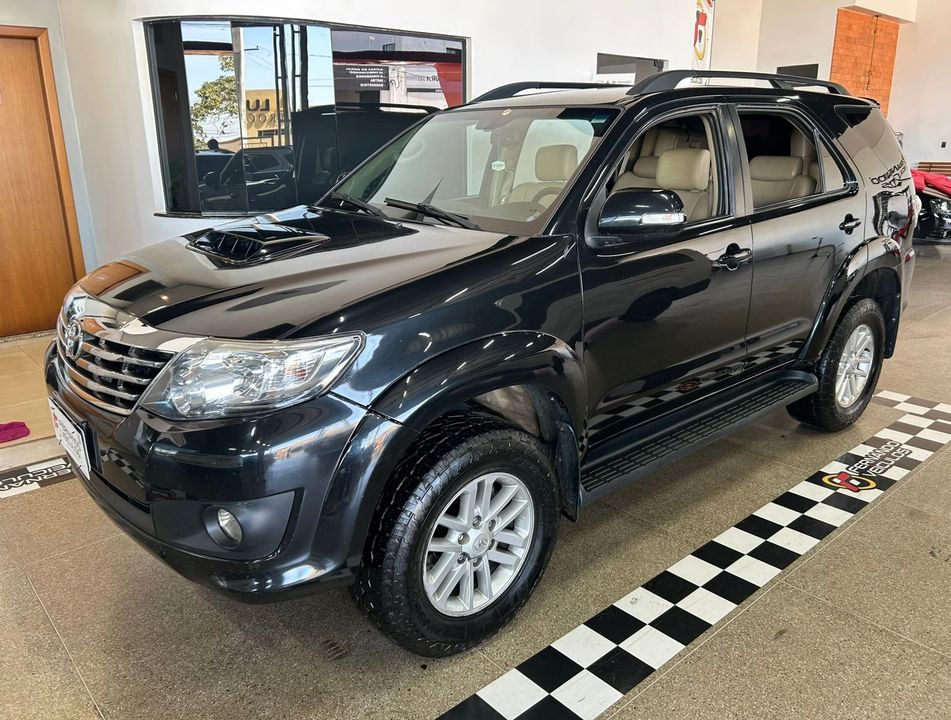 Toyota Hilux SW4 SRV D4-D 4x4 3.0 TDI Dies. Aut