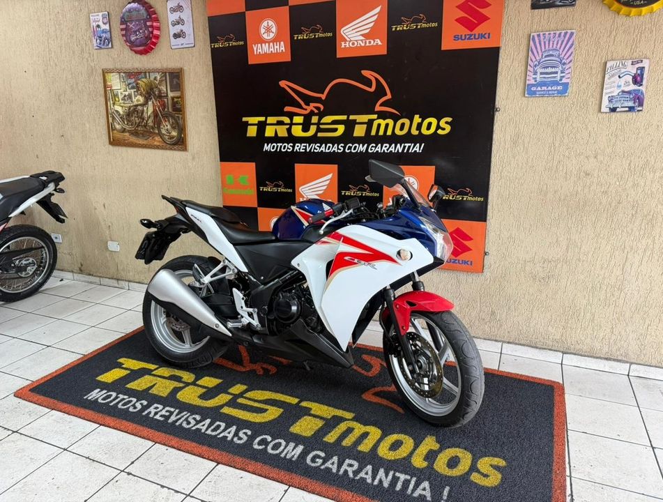 HONDA CBR 250R