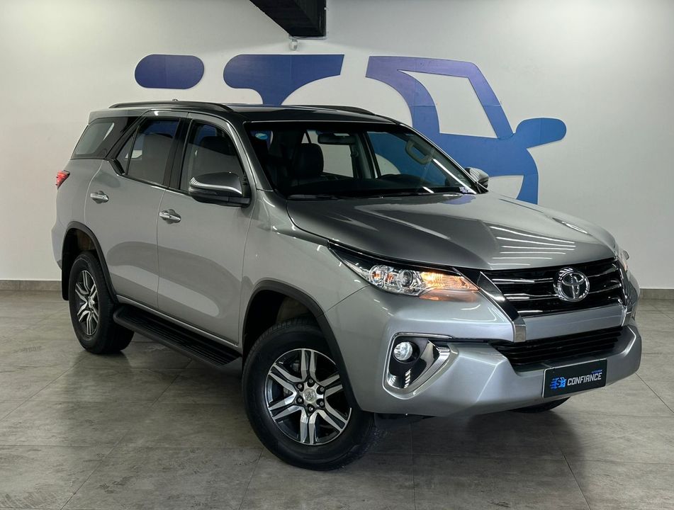 Toyota Hilux SW4 SR 4x2 2.7/ 2.7 Flex 16V Aut.