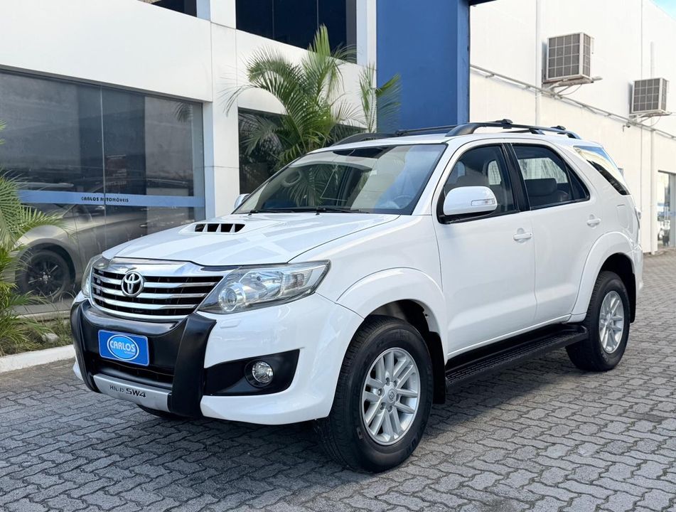 Toyota Hilux SW4 SR D4-D 4x4 3.0 TDI Dies. Aut