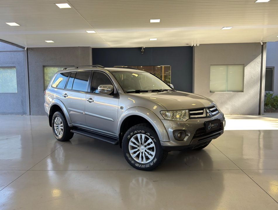 Mitsubishi Pajero HPE 3.2 4x4 T.I. Dies. 5p Aut.
