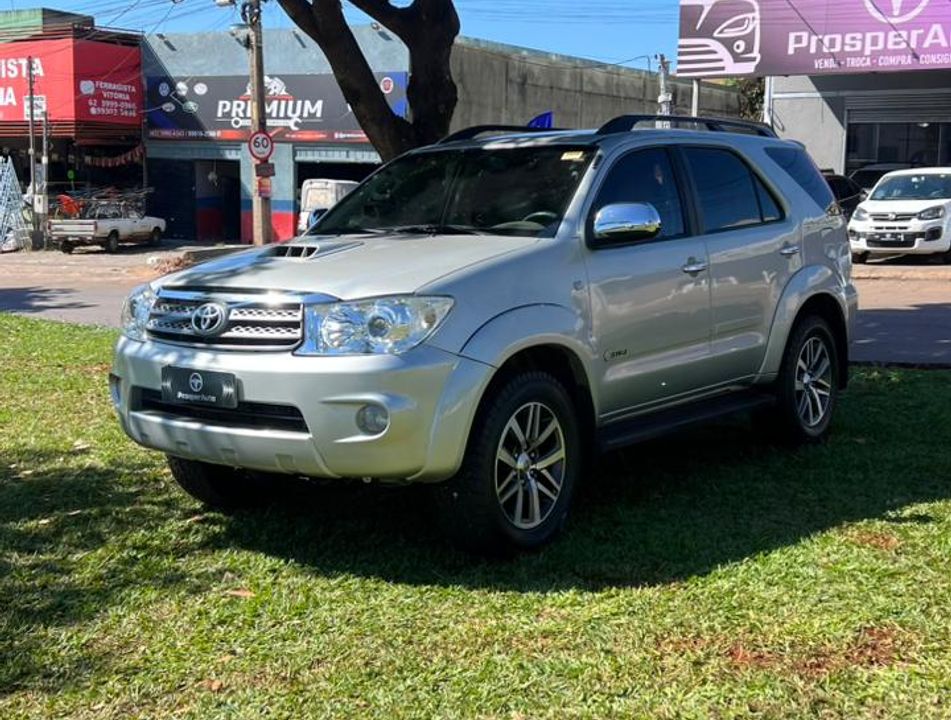 Toyota Hilux SW4 SRV D4-D 4x4 3.0 TDI Dies. Aut