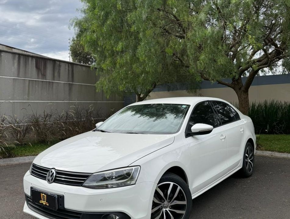 VolksWagen JETTA Comfortline 2.0 T.Flex 8V 4p Tipt.
