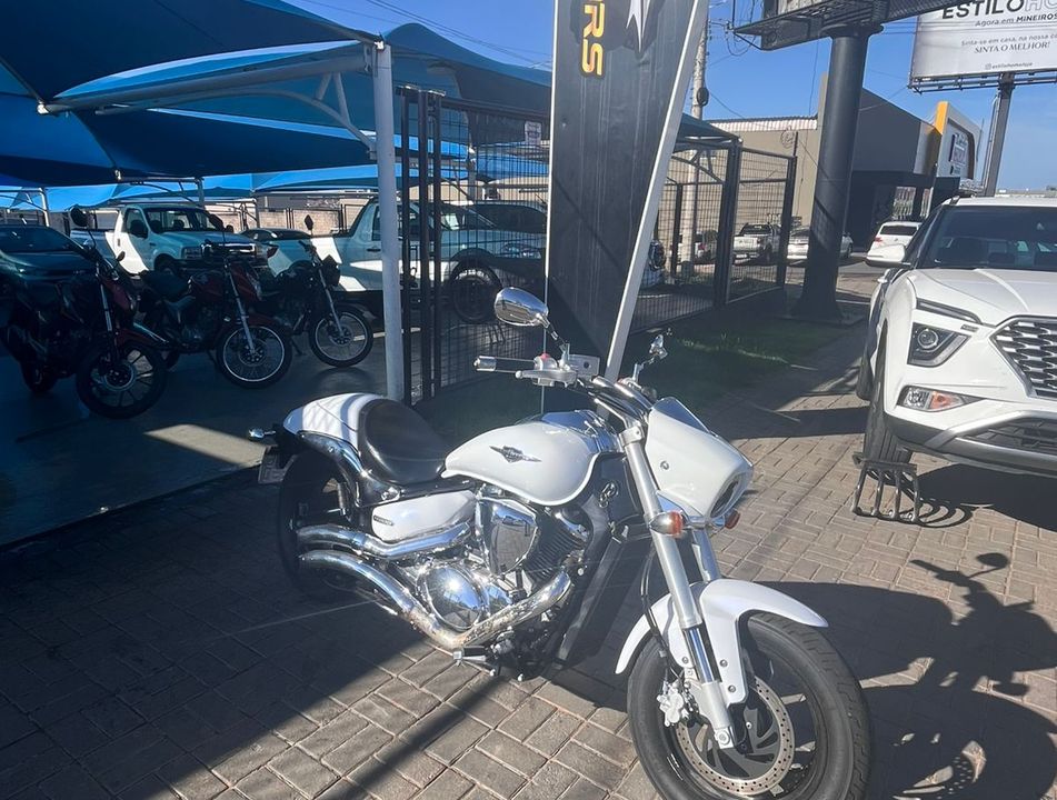 SUZUKI BOULEVARD M800