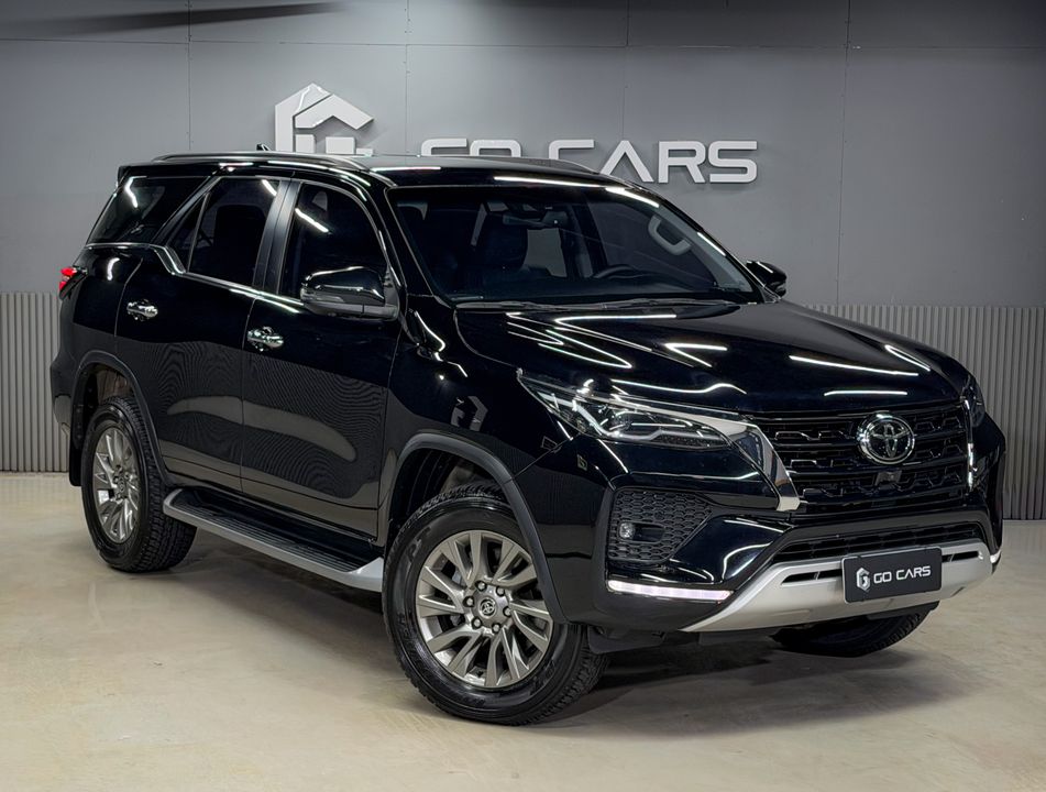 Toyota Hilux SW4 SRX 4x4 2.8 TDI 16V Dies. Aut.