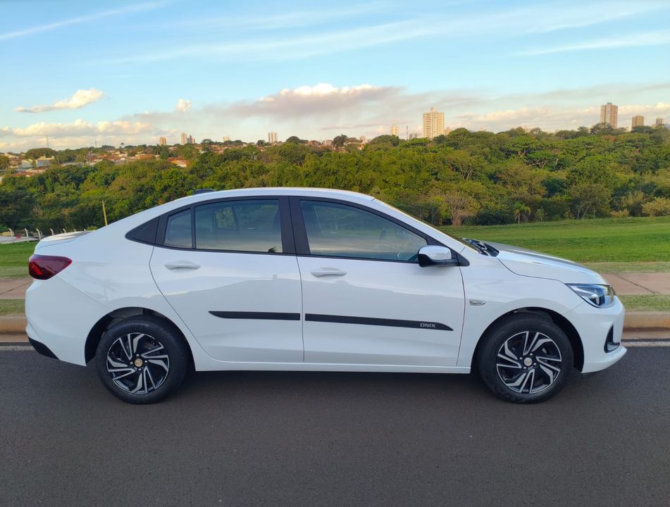 Chevrolet ONIX SEDAN Plus LT 1.0 12V Flex 4p Mec.