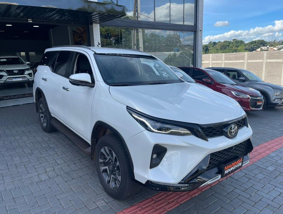 Toyota Hilux SW4 SRX Plat. 4x4 2.8 TB Die. Aut.